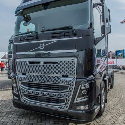 Volvo_FH_stand_Volvo_Truckstarfestival_Assen_(9408932678)_(2)